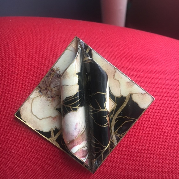 Beautiful Vintage brooch with flower detail - Picture 6 of 8